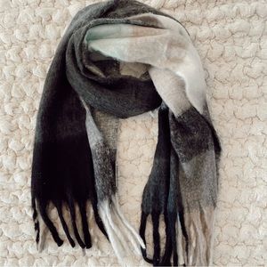 New oversized fluffy scarf